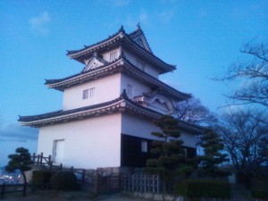 高さ日本一の石垣に鎮座して400年の歴史を刻む丸亀城